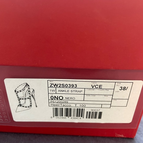 Valentino Garavani Rockstud Pumps in Black, size 38.5 - Picture 2 of 3